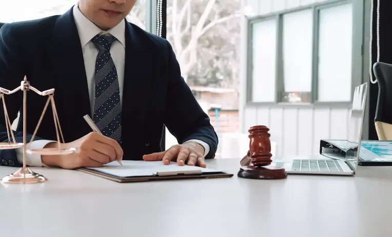 أهمية مكاتب الاستشارات القانونية في تأمين حقوق المواطنين والشركات